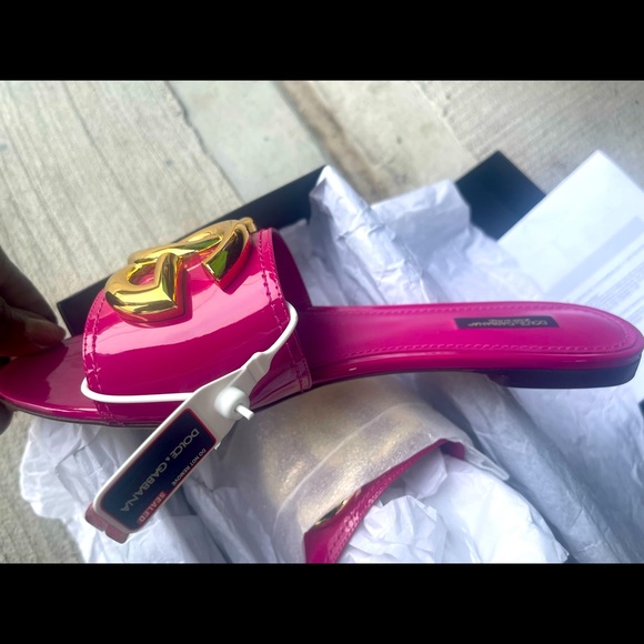 Too small - Picture 3 of 8